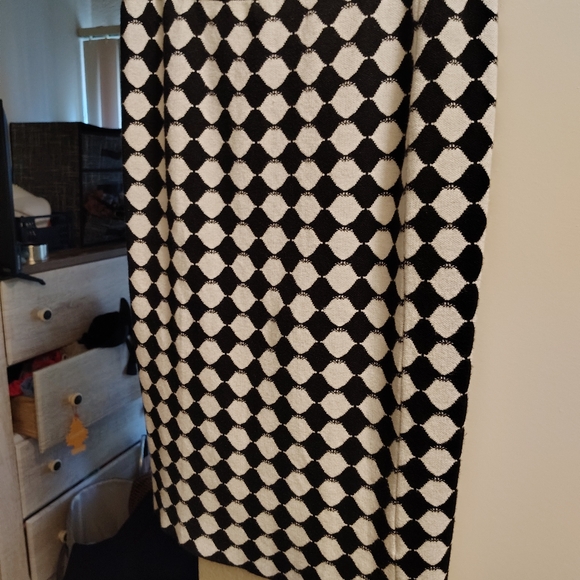 Black and white knit skirt size extra large - Picture 4 of 4